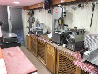 Carnicería completa lista para trabajar