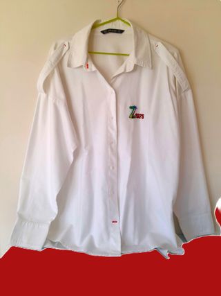 Camisa blanca con bordado Z 1975