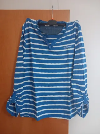 Camiseta Pull & Bear rayas azul y blanco
