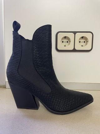 Botín Exe Negro Tacón Ancho