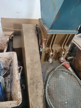 Trituradora industrial para metacrilato y otros.