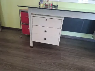 Mesa de despacho cristal y blanco