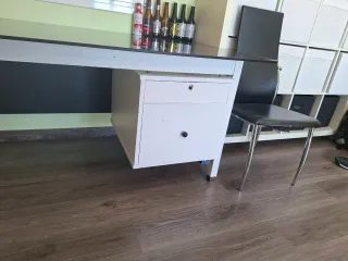 Mesa de despacho cristal y blanco