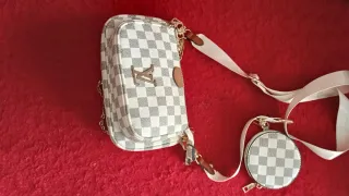 Bolso bandolera blanco y dorado