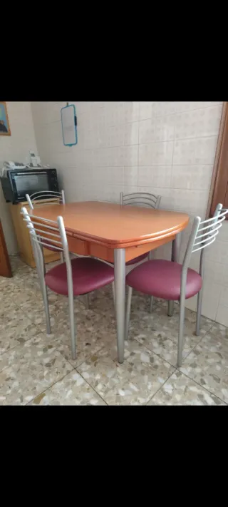 Mesa de cocina y 4 sillas