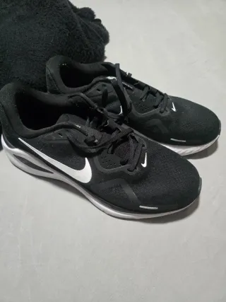 Zapatillas Nike Negras y Blancas