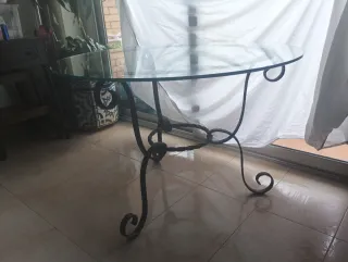 Mesa redonda forja y cristal