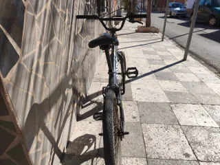 Bicicleta BMX ATRA para trucos