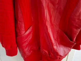 Abrigo tipo sudadera larga de punto y imita piel