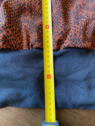 Sudadera La Gata Maula Naranja y Negra