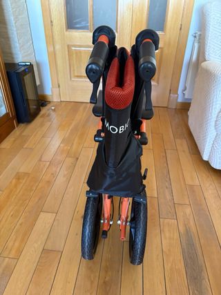 Silla de ruedas Mobiclinic con frenos