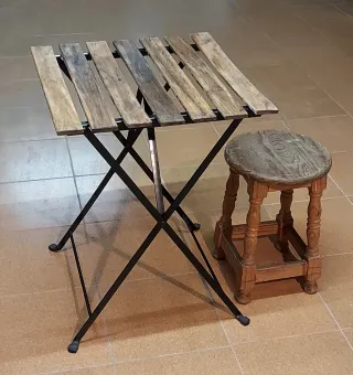 Tavolo pieghevole in legno teak e ferro