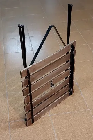 Tavolo pieghevole in legno teak e ferro