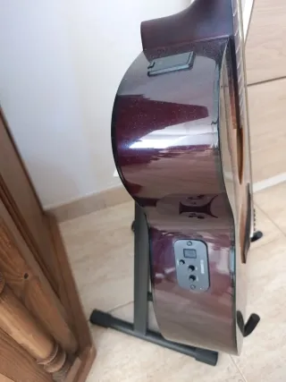 Guitarra electroacústica yamaha