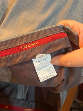 Traje Caramelo Gris con Corbata Rosa