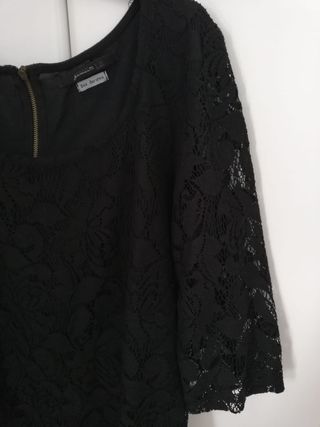 Blusa negra con encaje