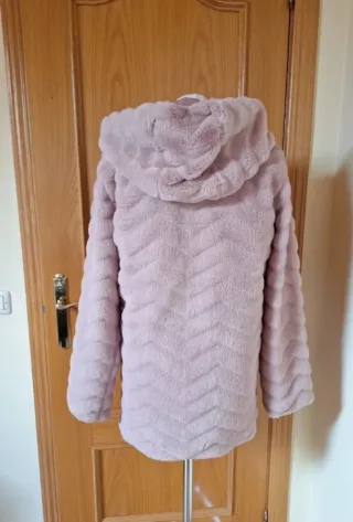 Abrigo rosa pelo con capucha