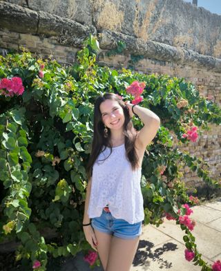 Niñera/ clases particulares a peques.