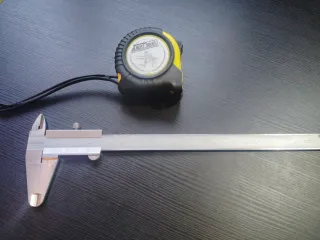 Pie de Rey Mitutoyo + Cinta Métrica 5M