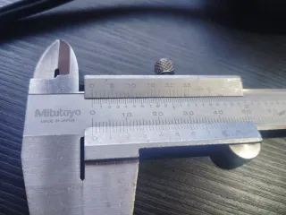 Pie de Rey Mitutoyo + Cinta Métrica 5M