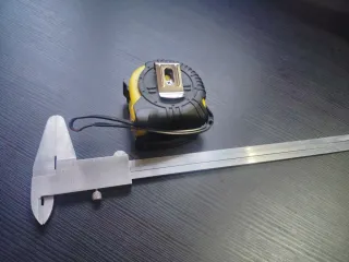 Pie de Rey Mitutoyo + Cinta Métrica 5M