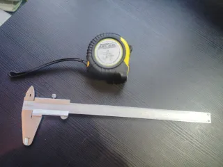 Pie de Rey Mitutoyo + Cinta Métrica 5M