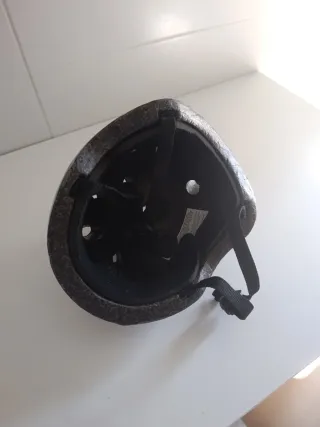 Casco infantil tiburón morado