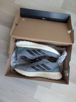 Zapatillas Adidas grises y turquesa