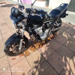 Suzuki Bandit 650 Naked Negra
