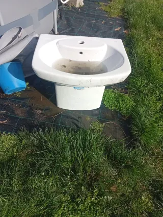 Lavabo de baño de porcelana blanco