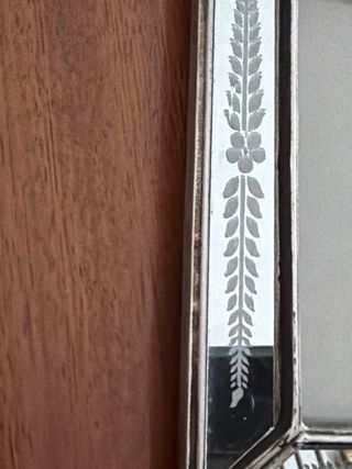 Cornice per foto argentata con incisione