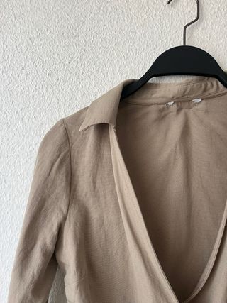 Blusa Zara escote pico manga larga