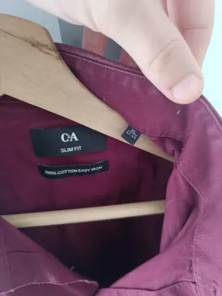 Camisa C&A Slim Fit color Burdeos