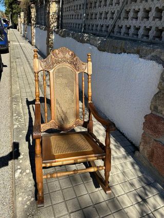 Mecedora antigua tallada madera maciza