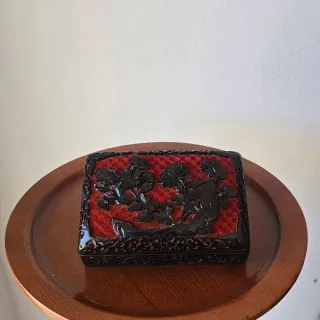 Caja china laca cinabrio flores