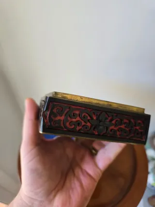 Caja china laca cinabrio flores