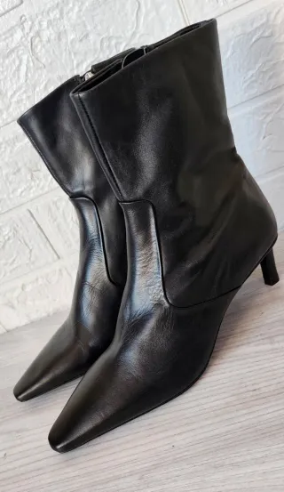 Botines de piel negros de tacón