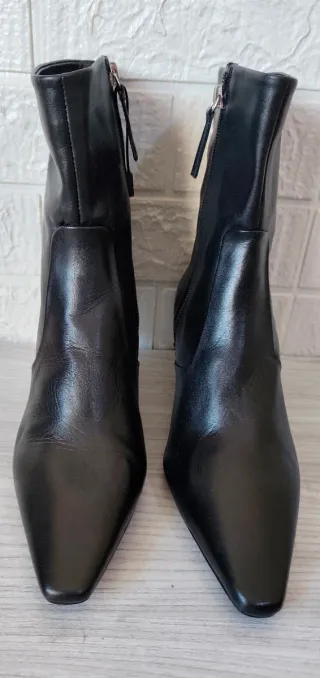 Botines de piel negros de tacón