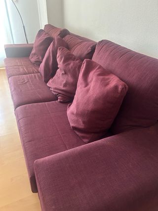 Sofá modular morado con puff