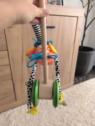 Juguete de madera para empujar tipo Montessori