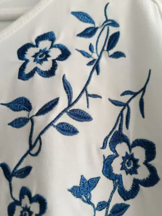 Camiseta bordada azul y blanca Talla 3XL