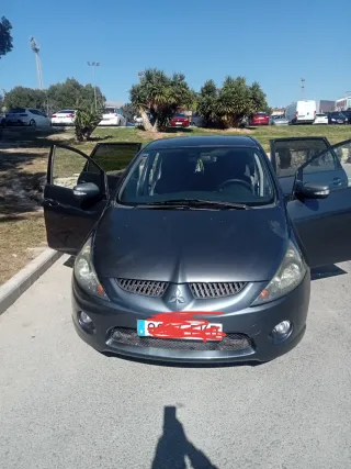 Mitsubishi Grandis 2005