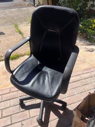 Silla de oficina negra