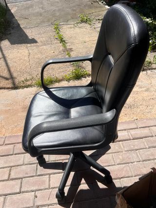 Silla de oficina negra