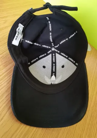 Gorra Adidas color negro