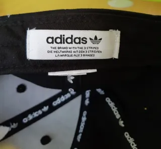 Gorra Adidas color negro