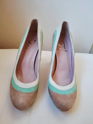 Zapatos SINELA de Ante Beige y Tacón Charol