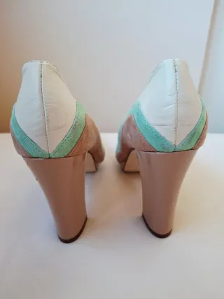 Zapatos SINELA de Ante Beige y Tacón Charol