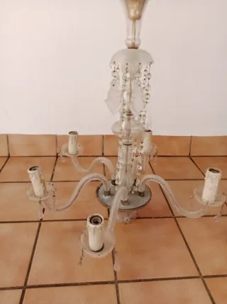 Lámpara de araña antigua de cristal