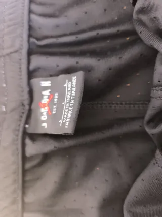 Bermuda Jordan Negra con Blanco